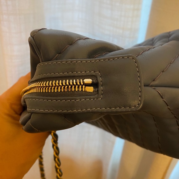 Like new! Vintage Chanel Navy chevron - Picture 14 of 16